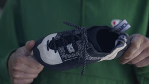 Load and play video in Gallery viewer, Katana Laces women's - white/black, women's climbing shoes